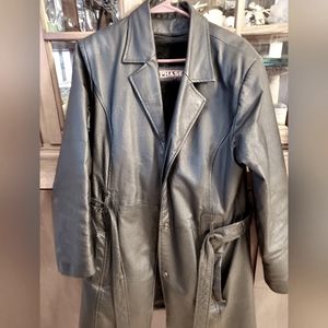 Phase 2 Women's 100% black leather jacket with removable lining. Size S.